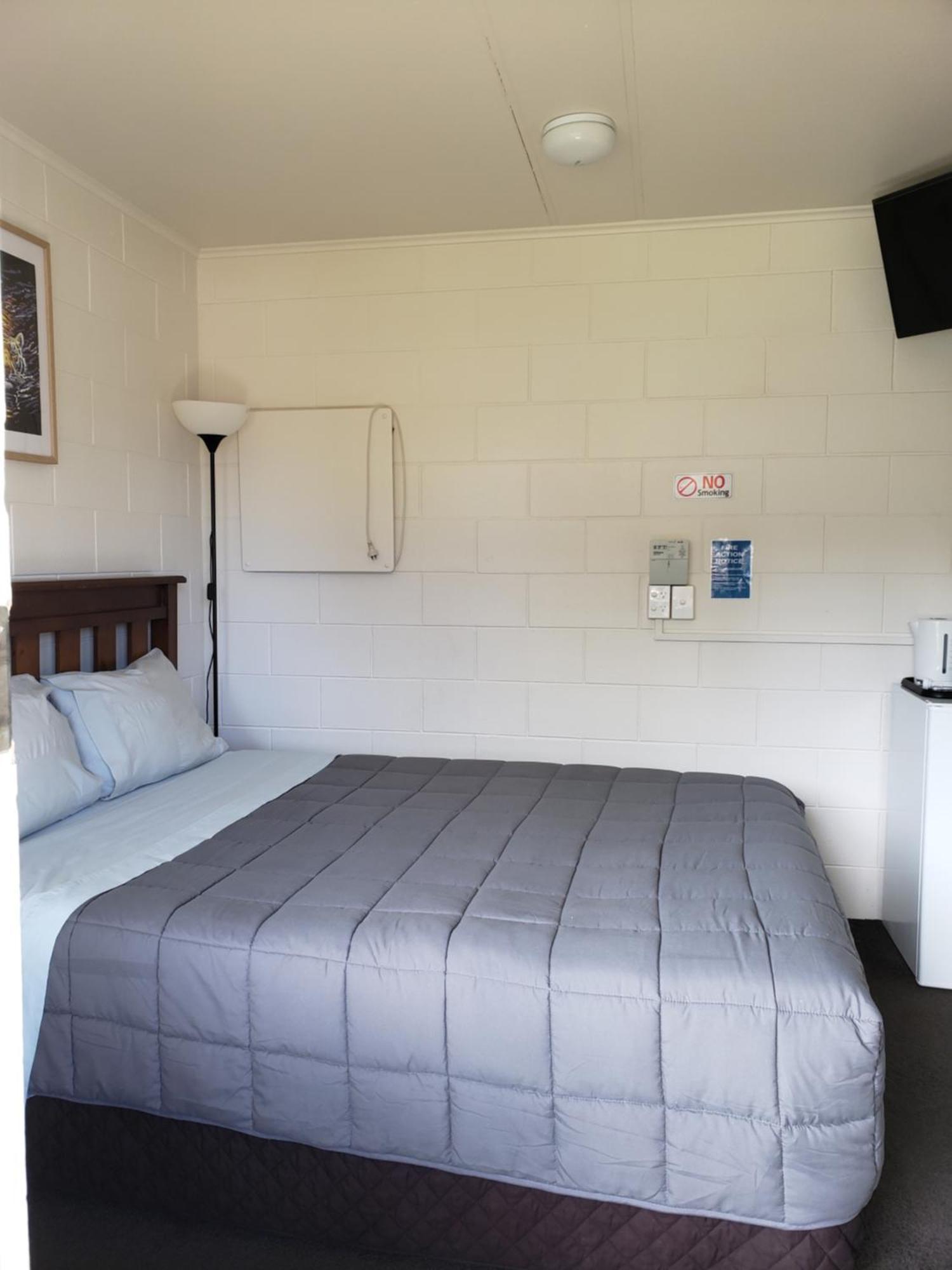Отель Tasman Motor Camp Экстерьер фото
